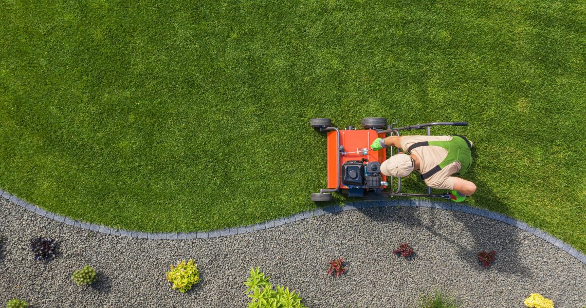 Powerful,Gasoline,Lawn,Aerator,Job,For,Controlling,Lawn,Thatch,,And