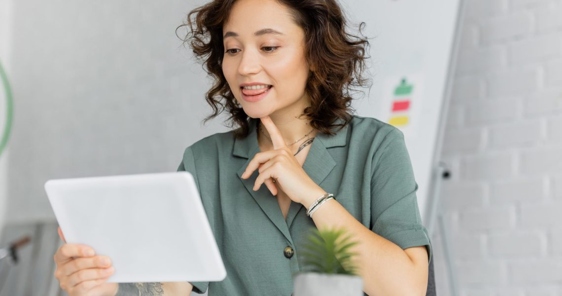 Tattooed,Speech,Therapist,Pointing,At,Chin,During,Video,Call,On