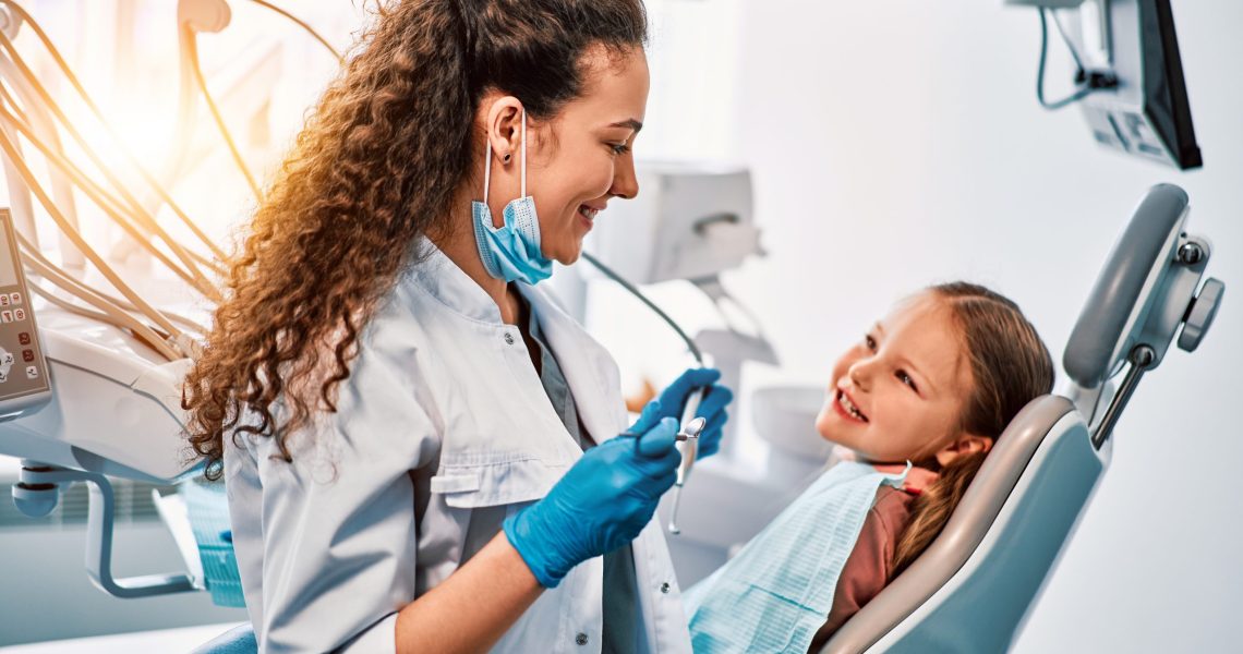 A,Female,Dentist,Doctor,Talks,To,A,Small,Patient,,The