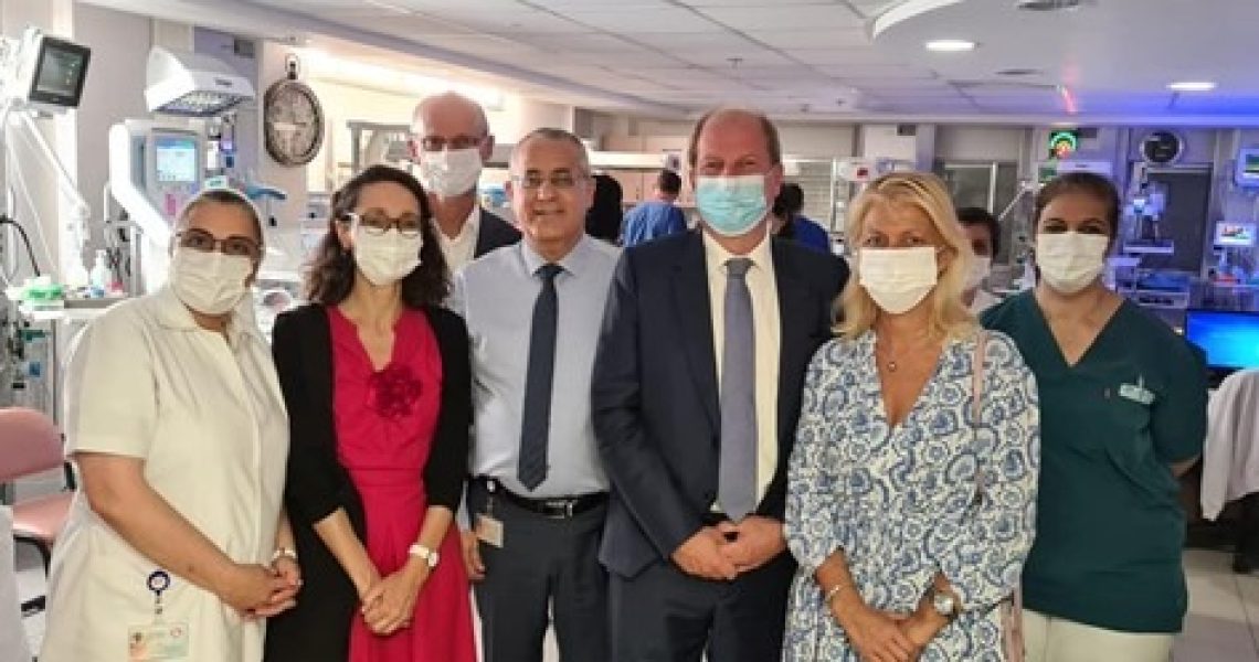 השגריר הצרפתי וצוות ביהח הצרפתי בנצרת