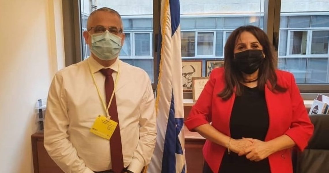 מימין חברת הכנסת קטי שטרית_משמאל דר נאיל אליאס מנהל בית החולים הצרפתי