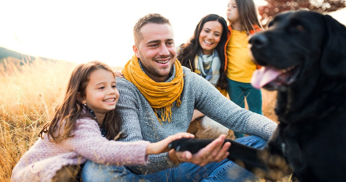 משפחה-עם-כלב