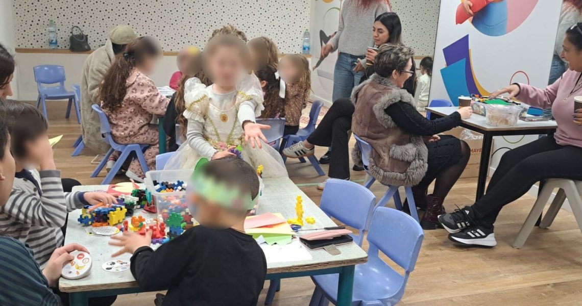 שמרטפון ליאו באק_קרדיט מאכז חינוך ליאו באק